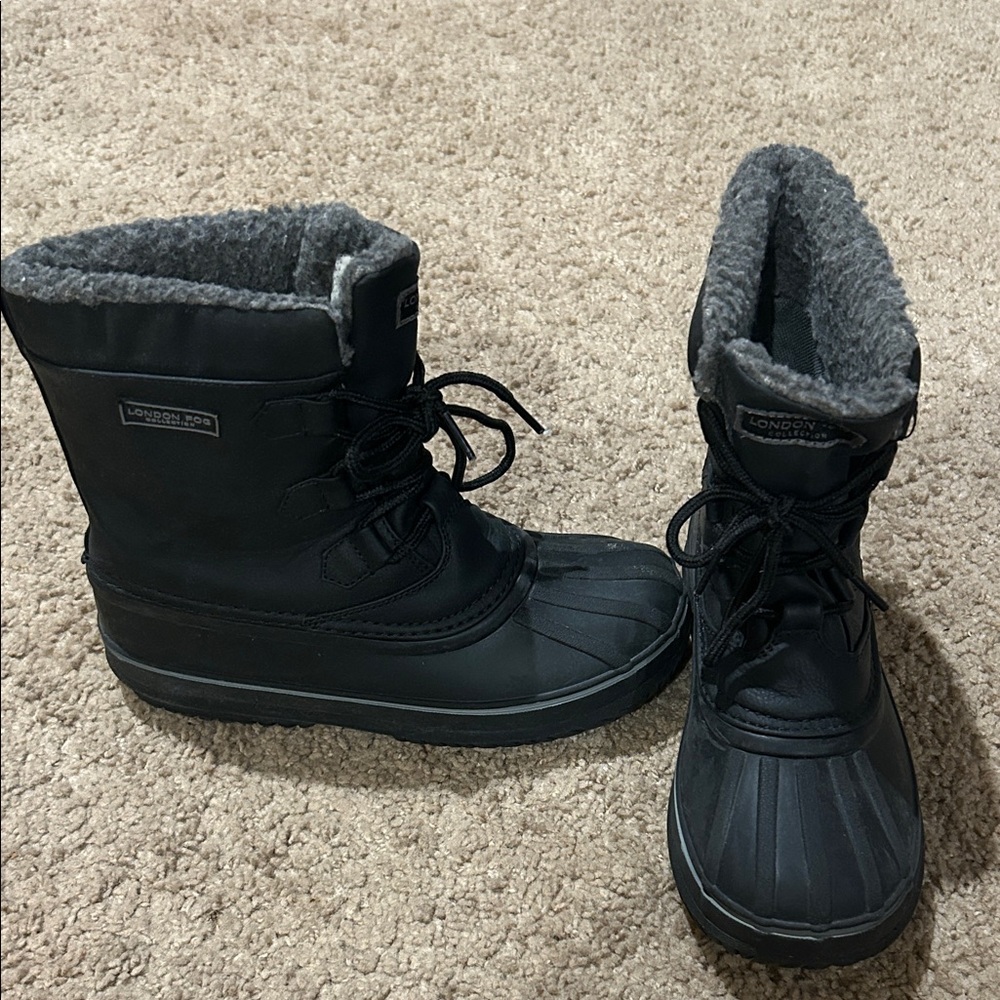 London Fog Black Winter Boots with Gray Lining
